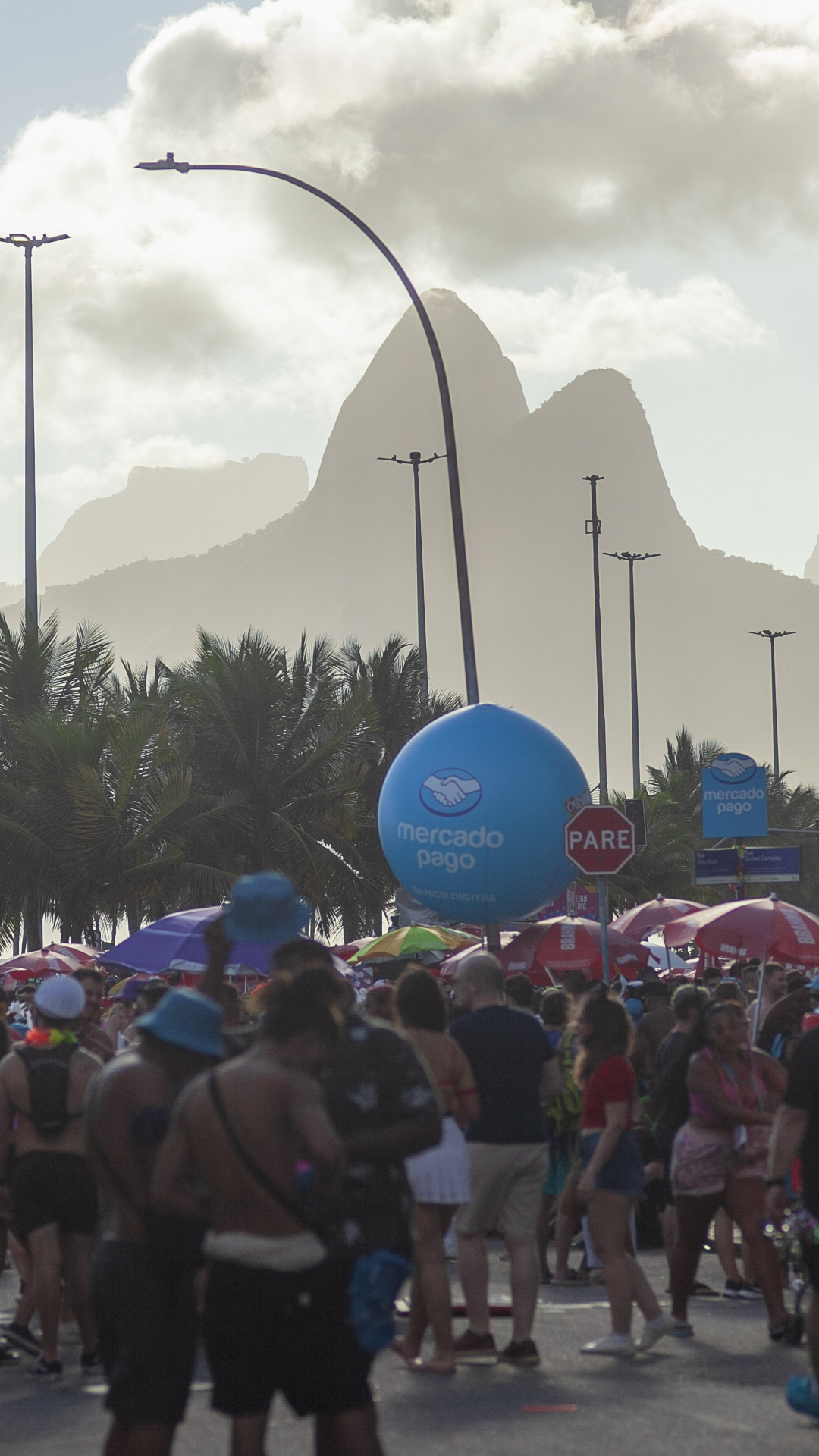 Thousands gather at Ipanema’s beachfront, creating an unforgettable scene against the backdrop of Rio’s iconic mountains.